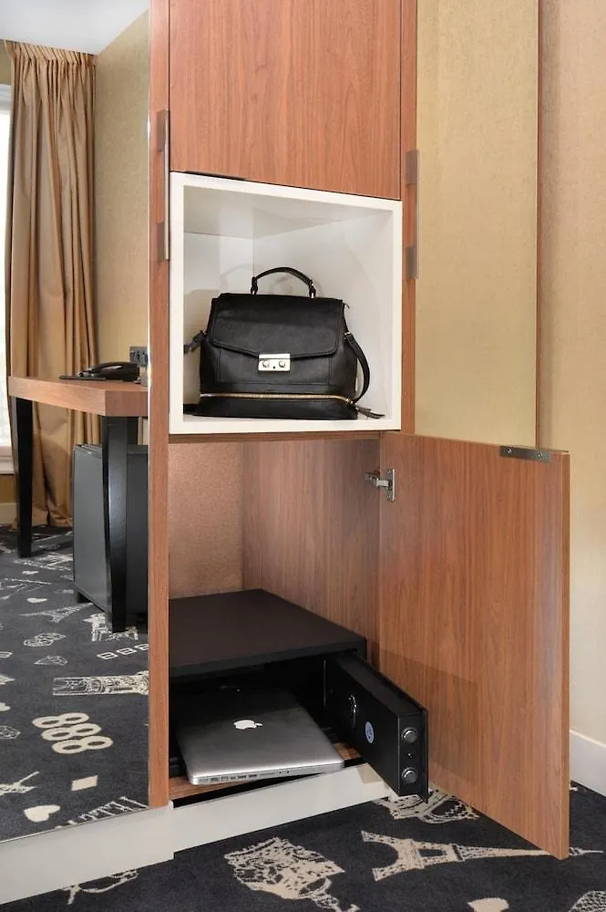 ***  Hotel Dalila Paris France
